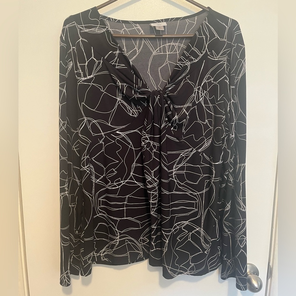 (3/$10) Worthington abstract long sleeve blouse